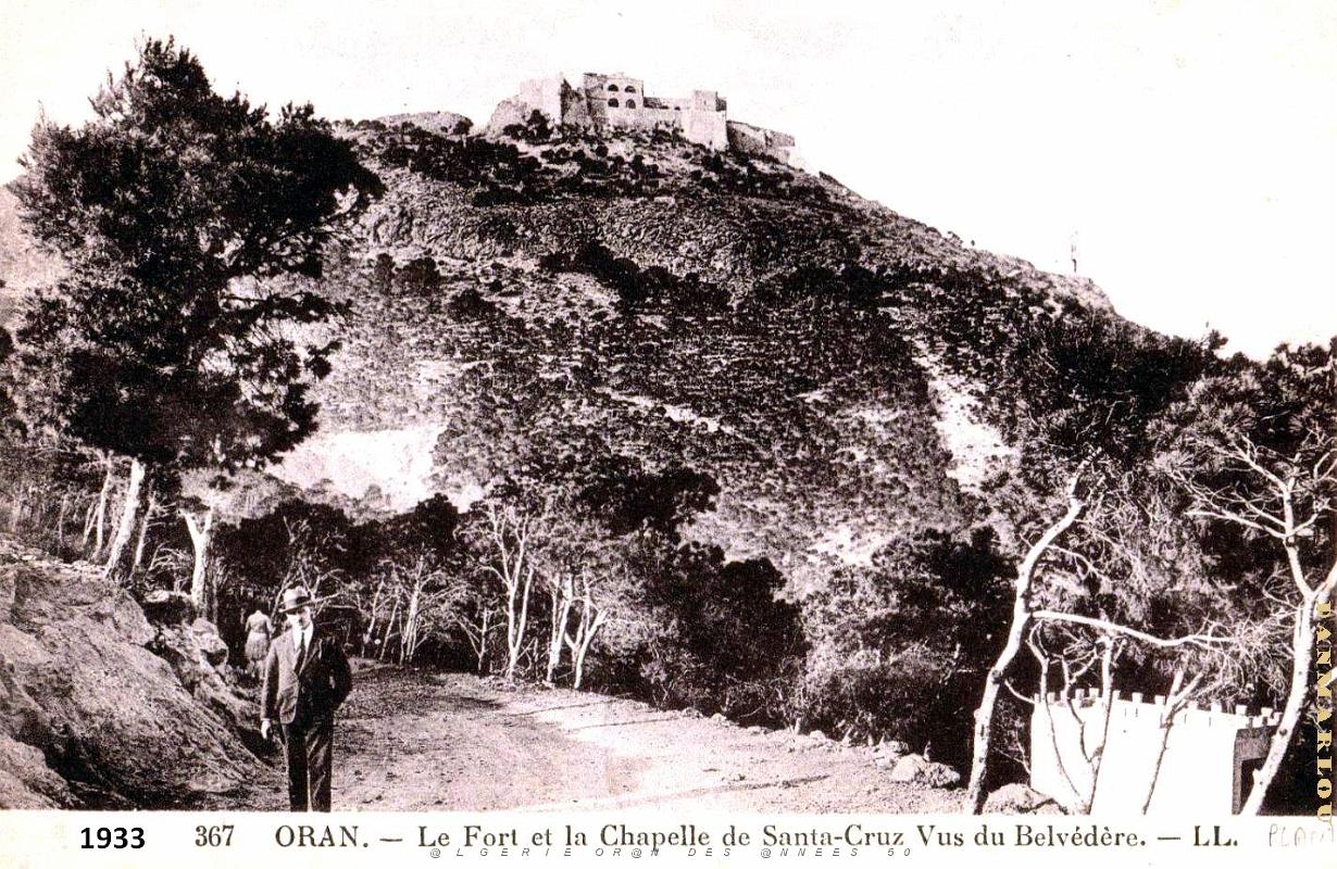 Oran - Santa-Cruz - Fort et Chapelle vus du Belvedere - 1933.jpg